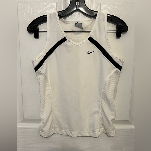 NIKE Fit Dry Women’s White Active Tank Top Size M - Picture 1 of 5